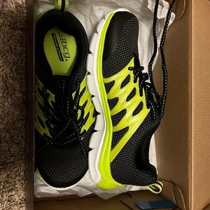 BCG boys size 2 running shoes new in box